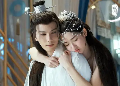 徐正溪官宣新古装剧,搭档小12岁小花,同框意外甜到众人发酸
