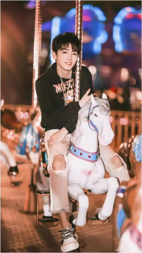 王俊凯生来便是荣耀,沉甸甸的那是你的努力,关于王俊凯,我们拭目以待