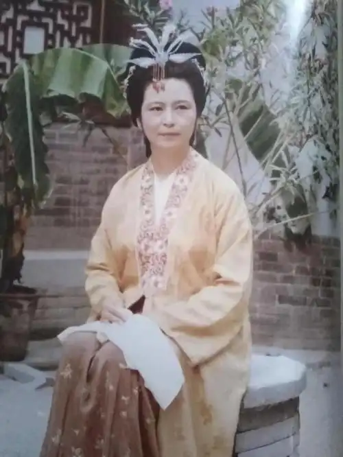 红楼梦里那个装睡的女人,身份不简单,却葬送了两个女儿的性命
