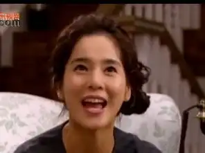 在韩版恶作剧之吻中扮演白胜祖妈妈角色的郑惠英在韩版恶作剧之吻中的发型要怎样扎呀
