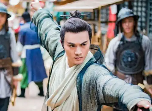 谢逊的降龙十八掌是谁传的非耶律齐,你看当年从襄阳逃跑的是谁
