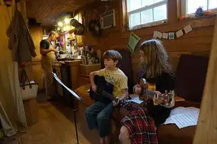 美一家四口蜗居15平米迷你房