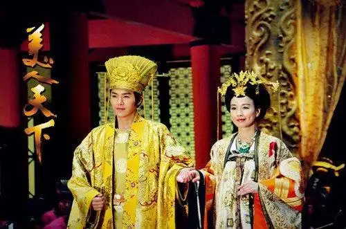 张庭变身一代女皇演绎另类风采
