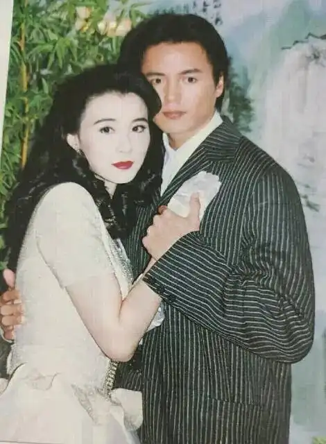 涉嫌传销被调查后,林瑞阳张庭夫妻创办的化妆品网店照常卖货
