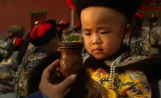 溥仪被赶出宫,养心殿中留下照片,揭露末代皇帝不为人知的秘密