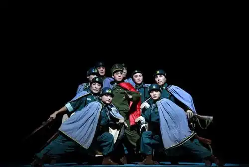 艺评和平的决心与力量京剧奇袭白虎团笔谈