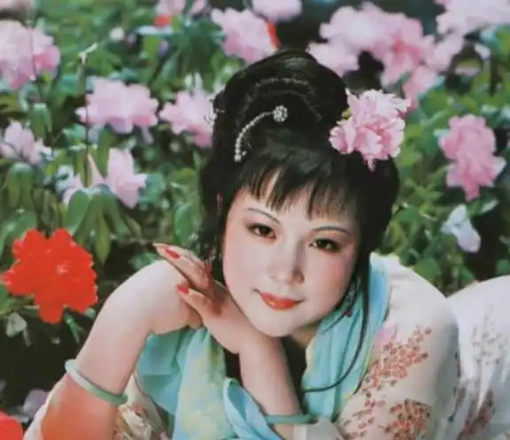 贵族花园里办乡土流水席薛宝钗自作聪明办螃蟹宴,却犯四大错误