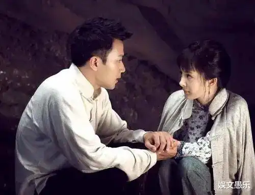爸爸是人民警察,妈妈是家庭主妇,如今他们女儿在娱乐圈非常出色
