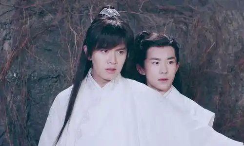 吴尊隐婚18年,经超情定二婚女神,看看这些男艺人如何为爱走钢索