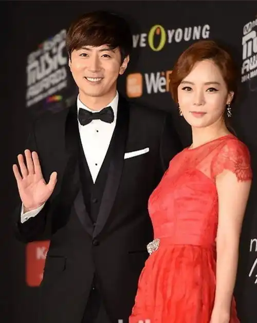 韩媒曝夏娃的诱惑蔡琳和高梓淇办好离婚手续,感情细节好甜,孩子已3岁