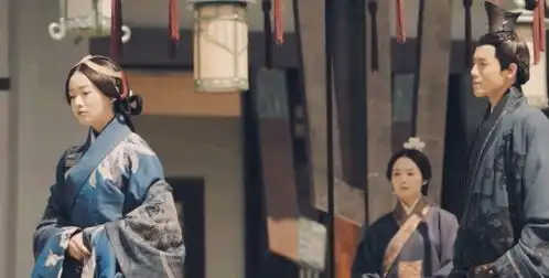 她是风月场所的头牌舞姬,被献给秦国人质异人后,诞下千古一帝