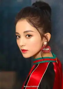 明星娜扎结婚了我更关心她白到发光的皮肤与路转粉的衣品
