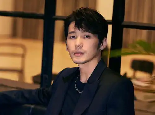 90后男演员影视库存成毅资源好,李现在转型,他是最大的黑马