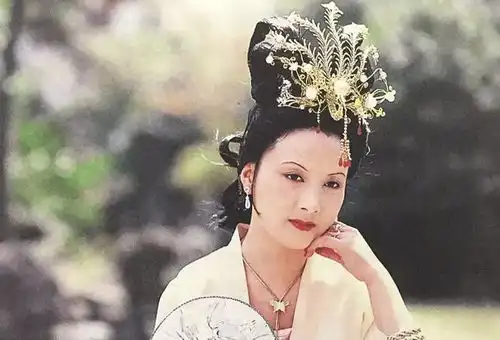 同一演员角色反差有多大她出演红楼梦和康熙微服私访记
