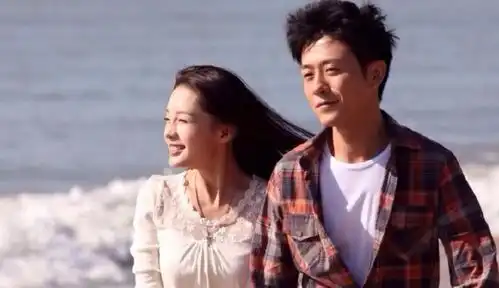他的亲妈和干妈都是导演,出道18年都没红,娶媳妇改名后却火了

