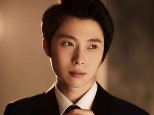 娱乐圈最惨富二代父亲身价过亿却拒绝借钱,和母亲挤18平小屋
