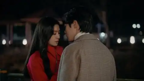 爱的迫降里金正贤有多会演这几场竟然都是即兴表演嘴撕机票太帅了
