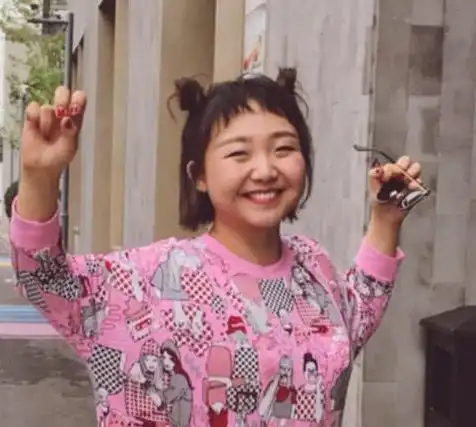 怪不得辣目洋子一直留短发,看到她唯一的长发照,竟是怕人追