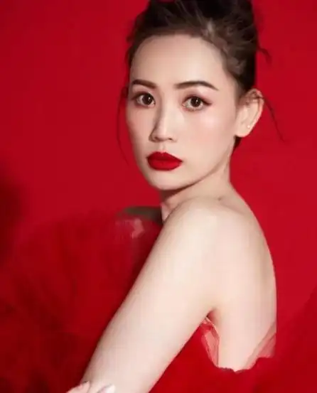 马蓉离婚5年颜值身材不输明星,网友建议她出道
