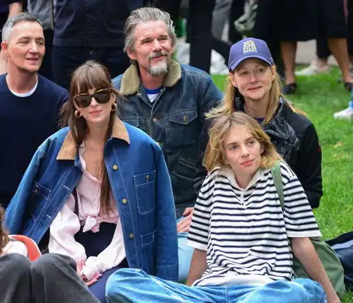 欧美三大尤物达科塔约翰逊玛雅劳拉琳妮写真大赏,非常养眼