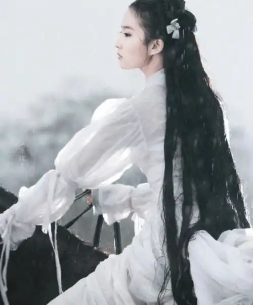 刘亦菲版小龙女雨中骑马戏为何被删剧照流出未满18请闭眼
