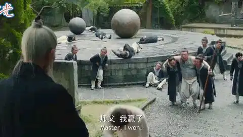 经典喜剧电影,小道士以一打十比武赢了,却被赶下山