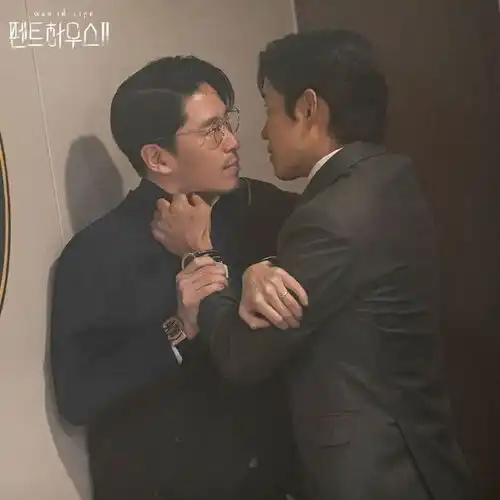 顶楼2新剧照周丹泰狱中大快朵颐,为罗爱乔与郑代表打架