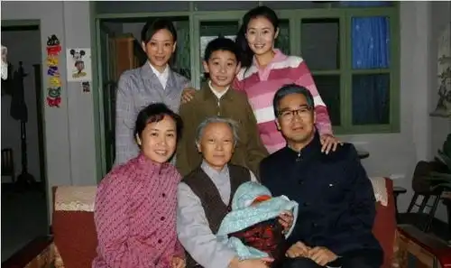 贵姐于明加相亲嫁圈外老公,恩爱十一年生两女,被宠成公主
