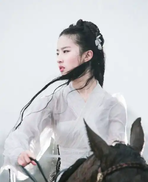 刘亦菲被骂扬州瘦马,陈金飞是教父还是金主
