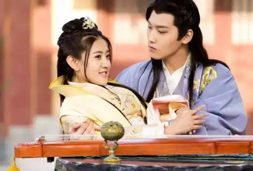 双世宠妃2最帅男配走红,本是冲着坦诚夫妇,却被他圈粉
