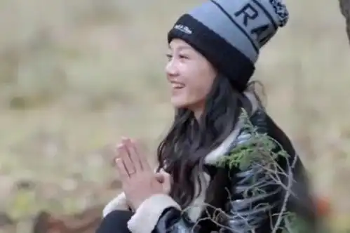 苗苗最终活成了芳华里那个被人欺辱的角色
