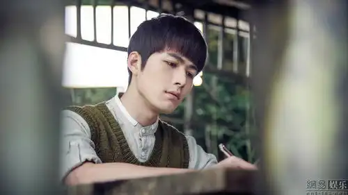 陈学冬着军装现身解密发布会