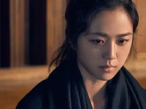 汤唯拿下韩国影评奖最佳女主角,凭分手的决心三封影后