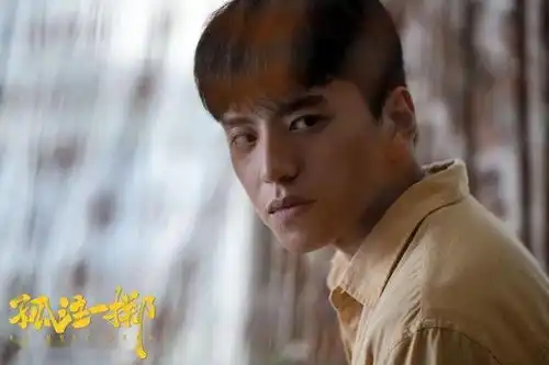 孤注一掷反超热烈,率先突破10亿,张艺兴弯道超车王一博