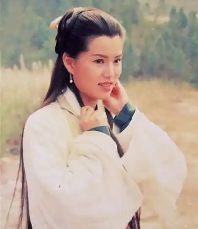 神雕侠侣幕后照大雕的扮演者理西瓜头,李若彤哈哈大笑