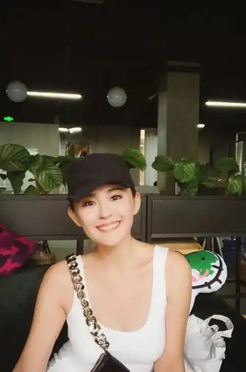 热依扎为机场穿搭道歉,美有千万种方式独一无二才最重要