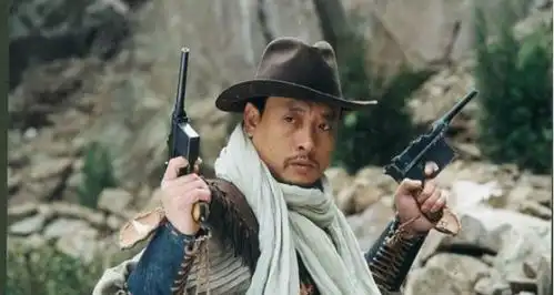 抗日孤胆双枪将曾2次越狱,2次劫狱,2枪击毙日本天皇亲外甥
