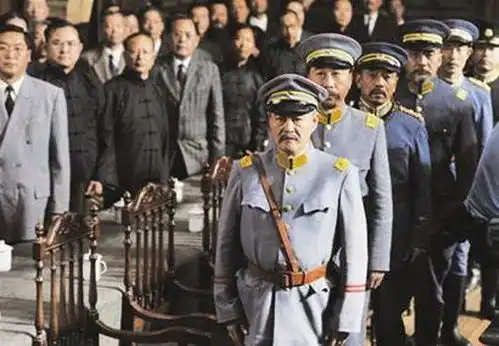 日本人最恨的两个中国人,一个骗日本两亿,一个把日本天皇当猴耍