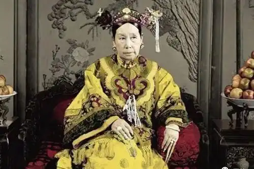 慈禧太后因何受到咸丰宠爱,而走上权力巅峰有4个因素无人能及