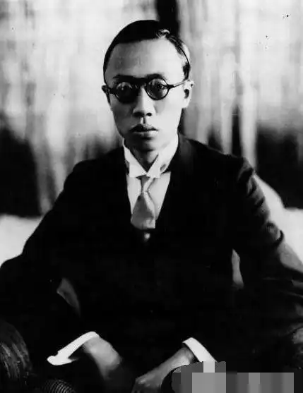 被赶出皇宫后,祖先陵墓又被盗,末代皇帝溥仪被挤兑得捶胸顿足
