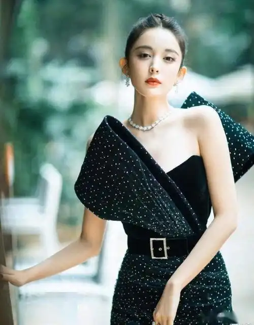 古力娜扎眷然顾之,使我心愁
