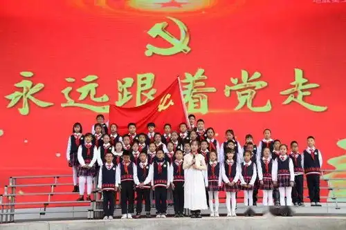 朗声传诵百年芳华,青春赓续红色篇章
