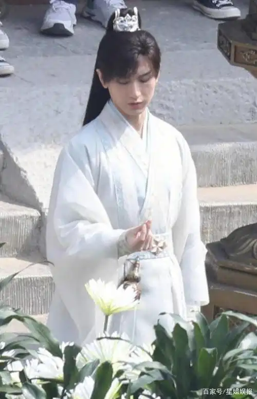 沉香如屑开机不见杨紫,成毅造型太像琉璃,孟子义也要参演