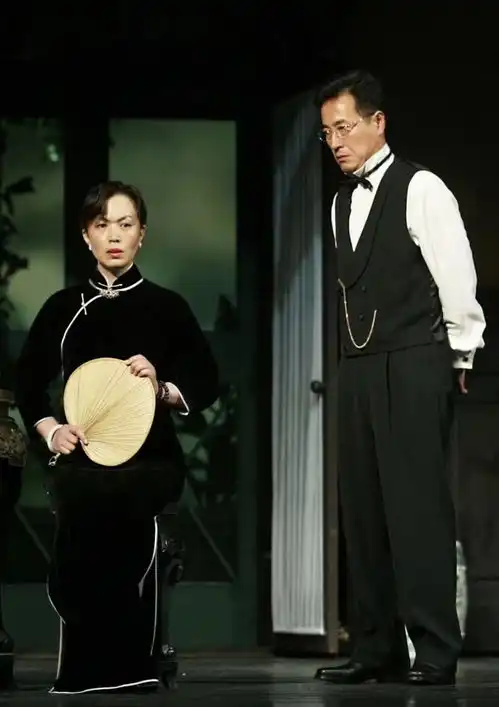 北京人艺建院70周年放送经典剧目杨立新龚丽君回忆雷雨排演故事

