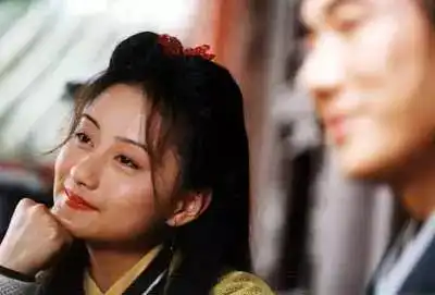 让琼瑶苦等3年,错过小燕子的她,43岁依旧美的不可方物
