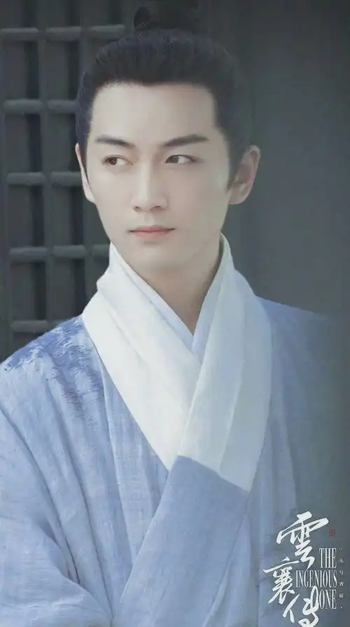 陈晓古装路透照曝光,厚重滤镜难掩帅气,与毛晓彤甜蜜对视好般配