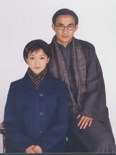 拍橘子红了,周迅对着黄磊坏笑要不咱俩凑一对得了
