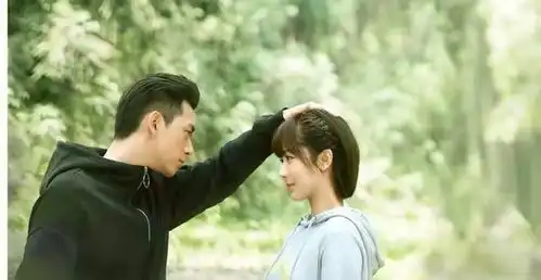 李现曾出演鹿晗mv,赤着上身大秀肌肉,荷尔蒙爆棚一点也不油腻
