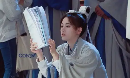 宋威龙云上学堂来袭,搭档鞠婧祎,光看剧照坐不住了