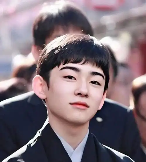 日本歌舞伎贵公子藤间斋软萌团子成了丹凤眼美少年,被全日本围观长大
